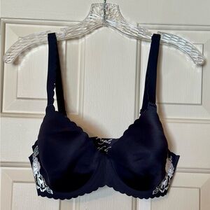 Victoria's Secret Black Floral Embroidered Bra - Brand New With Tags